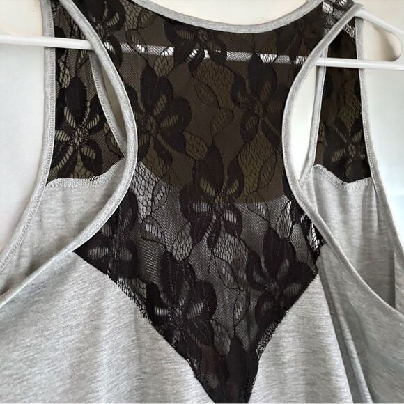 Lacey Accented Tank Top l Skull & Heart l Plus l EUC - Picture 6 of 11